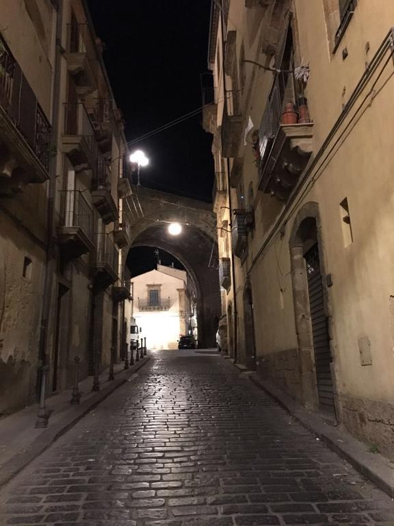 Palazzo Sant'Elia 호텔 칼타기론 외부 사진